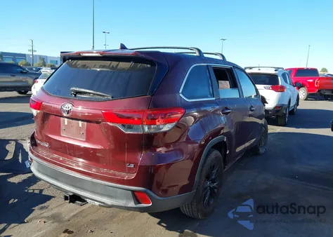2019 Toyota Highlander Le Plus z USA, uszkodzony, nr VIN 5TDZZRFH8KS295377